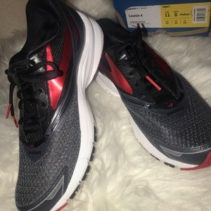 New!!!! Men's Brooks running shoes